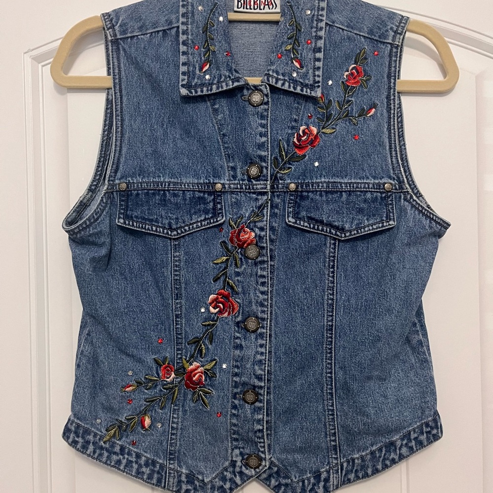 Bill Blass Blue Denim Vest with Red Floral Design - Picture 2 of 11